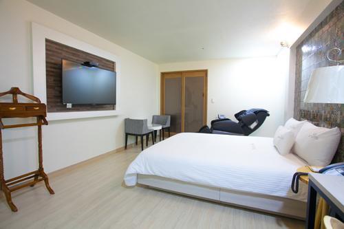 CNN Hotel Changwon Buitenkant foto