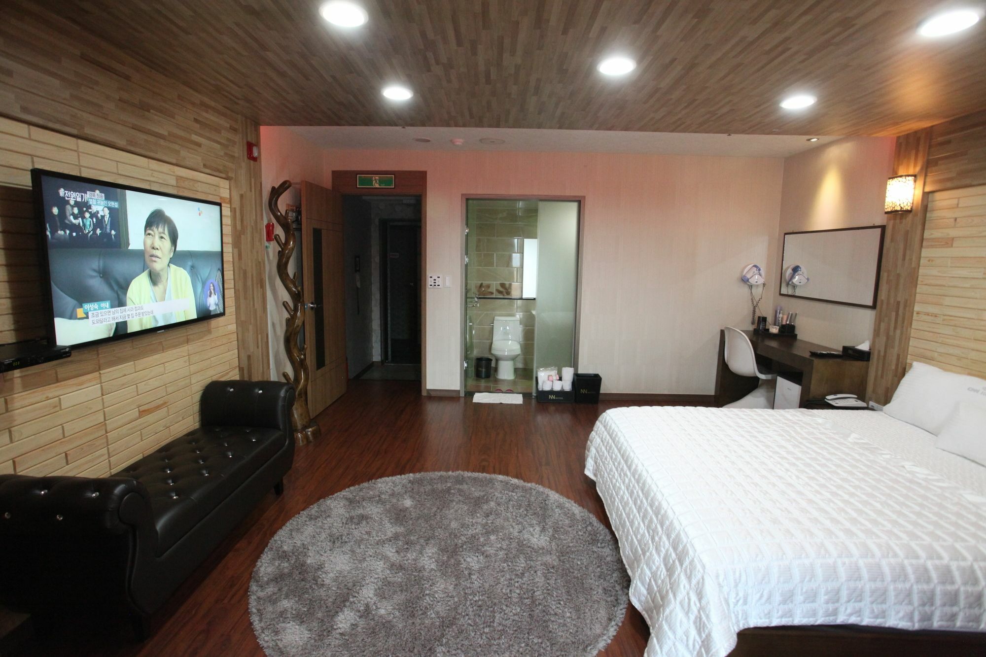 CNN Hotel Changwon Buitenkant foto