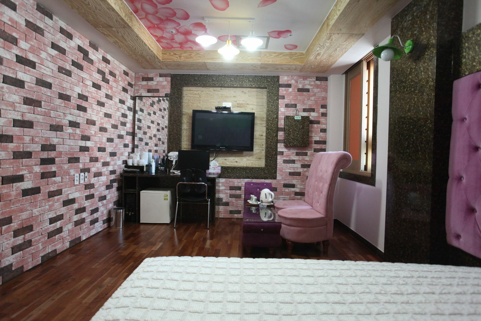 CNN Hotel Changwon Buitenkant foto